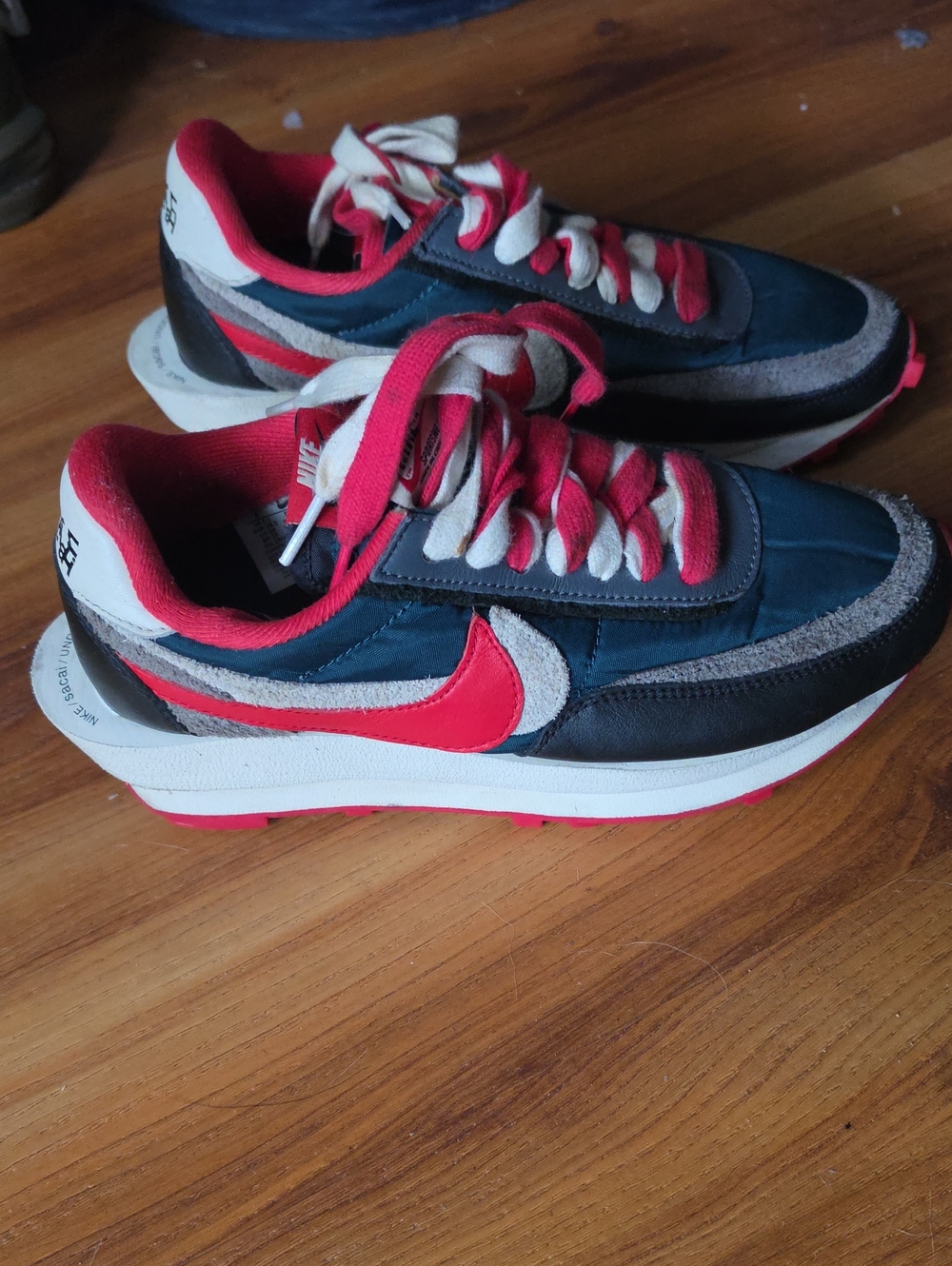 Gently Worn Women's 7 Kids 6 Navy and Red Nike Sacai Runner Sneakers